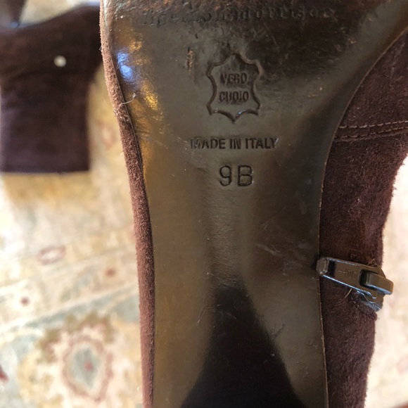 Italian suede boots. Brown. Size 9. - Picture 5 of 5